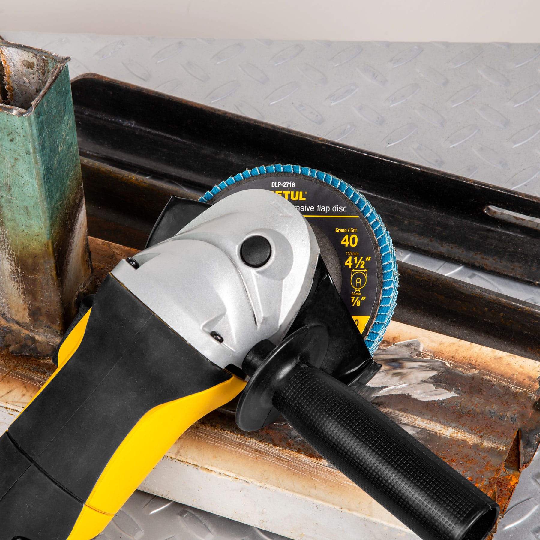 Disco laminado 4-1/2", grano 40 centro 7/8", fibra, PRETUL PRETUL