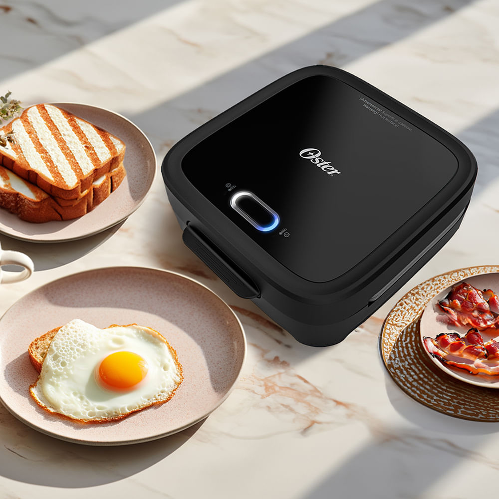 Oster® Sandwichera, Compacta con Platos Hondos, Incluye Botón de Apagado, Negro, CKSTSM400 Oster