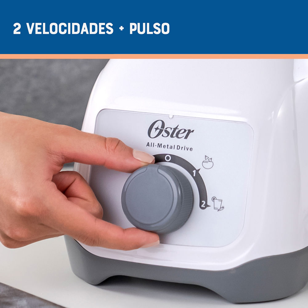 Licuadora Oster® con vaso de vidrio y control de perilla BLSTKAG-WRD Oster