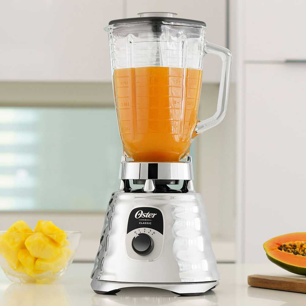 Licuadora clásica Oster® cromada con perilla ergonómica de 3 velocidades BLST4655 Oster