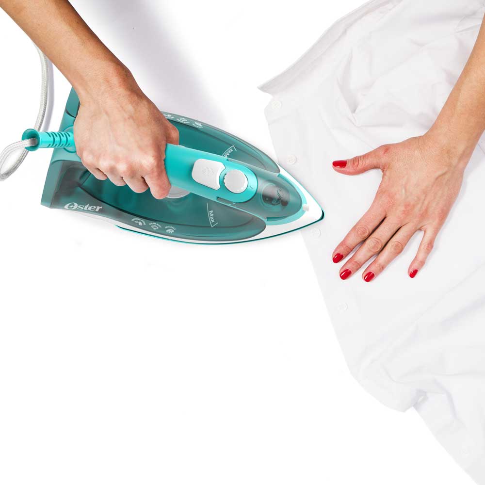 Plancha de Vapor de Cerámica Oster®, Compacta, Turquesa, GCSTBS5052 Oster