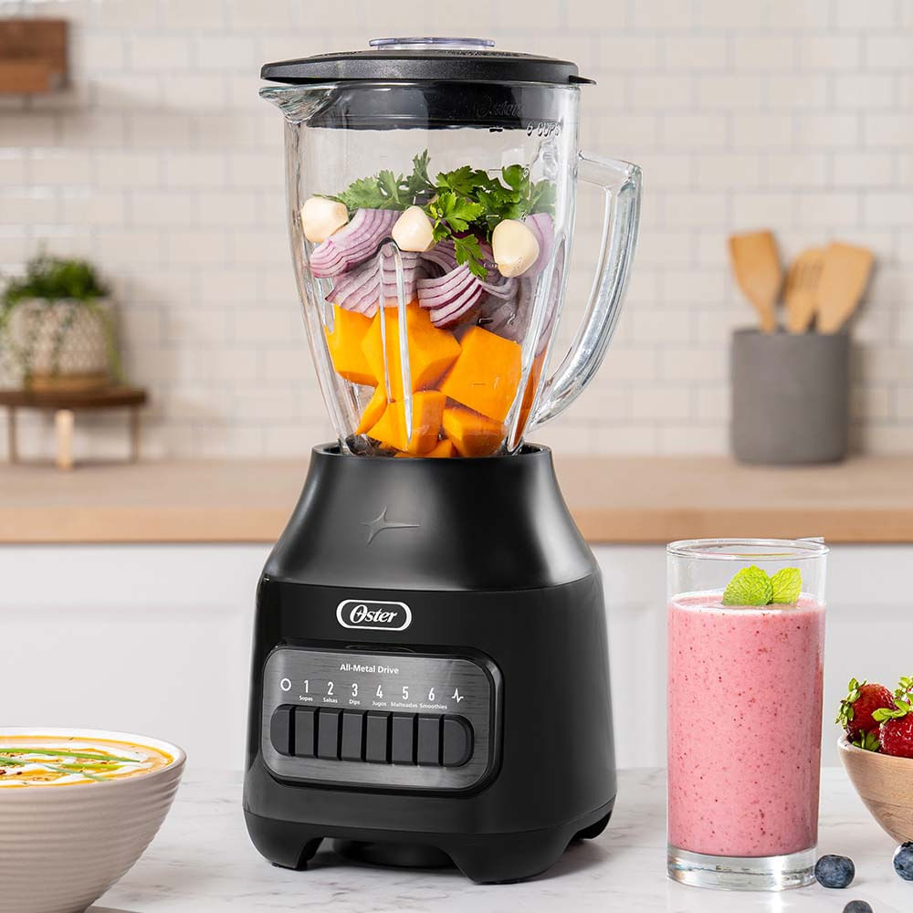Licuadora Oster® con vaso de vidrio y 6 velocidades más pulso BLSTPEG-BPB Oster