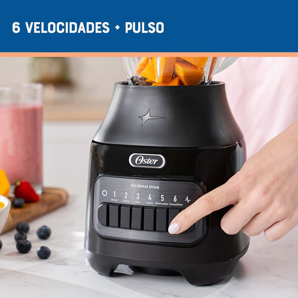 Licuadora Oster® con vaso de vidrio y 6 velocidades más pulso BLSTPEG-BPB Oster