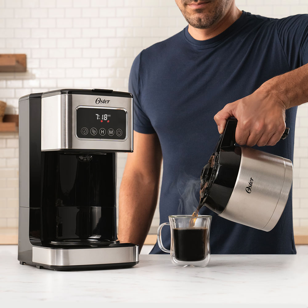 Cafetera programable de 8 tazas con pantalla táctil Oster® BVSTDC4404 Oster